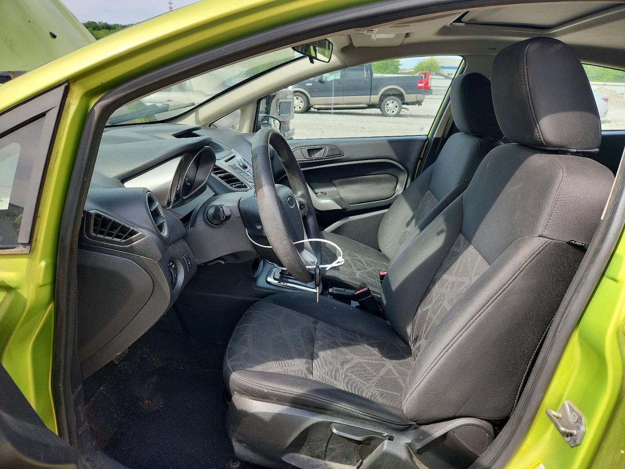 2011 FORD FIESTA SE photo 13