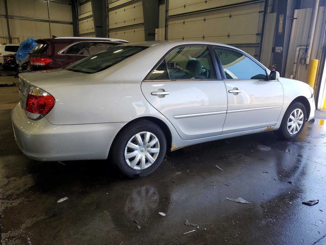 2005 TOYOTA CAMRY LE photo 5