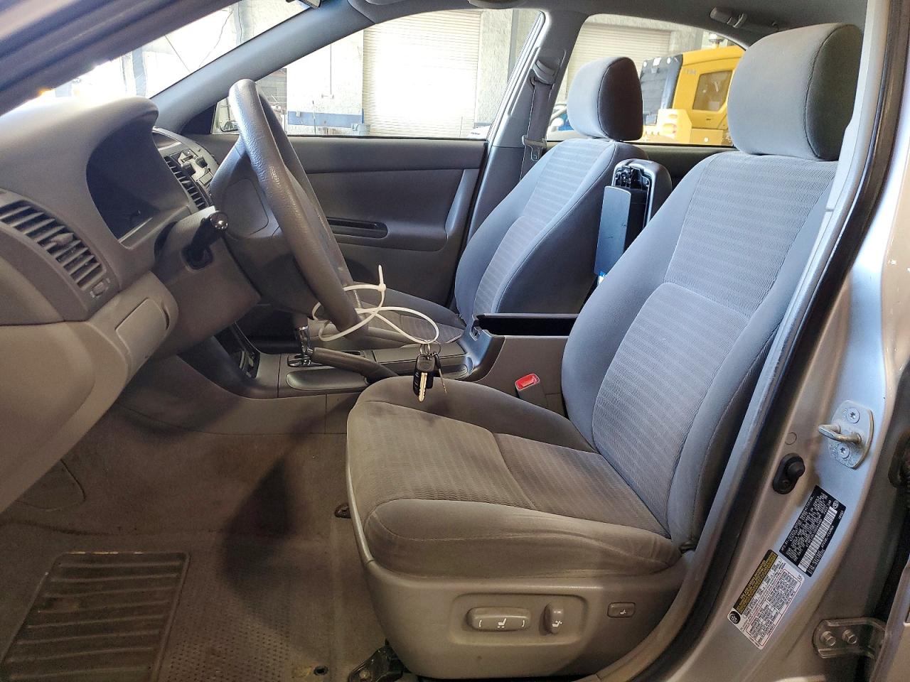 2005 TOYOTA CAMRY LE photo 13