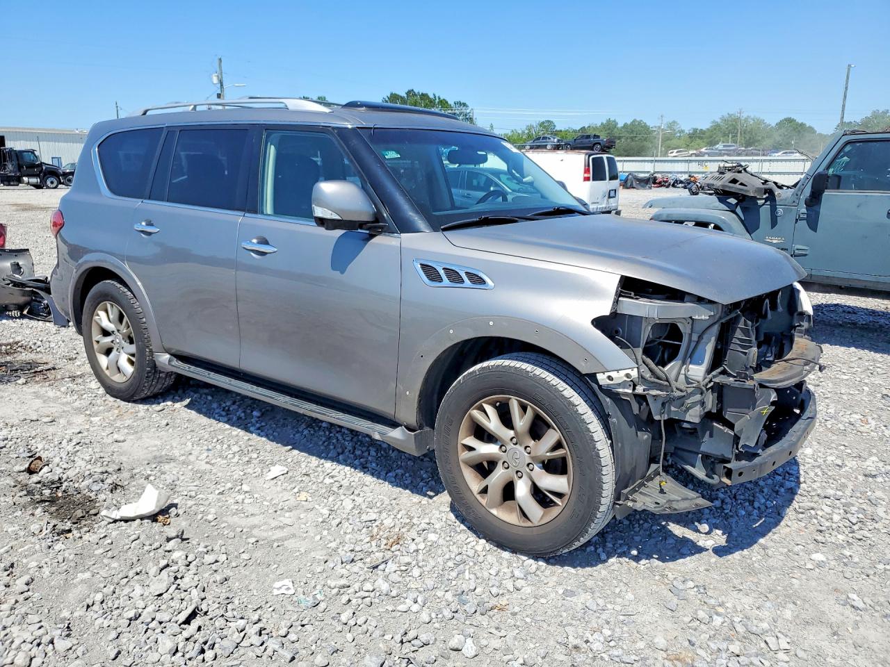 2012 INFINITI QX56 BASE photo 4