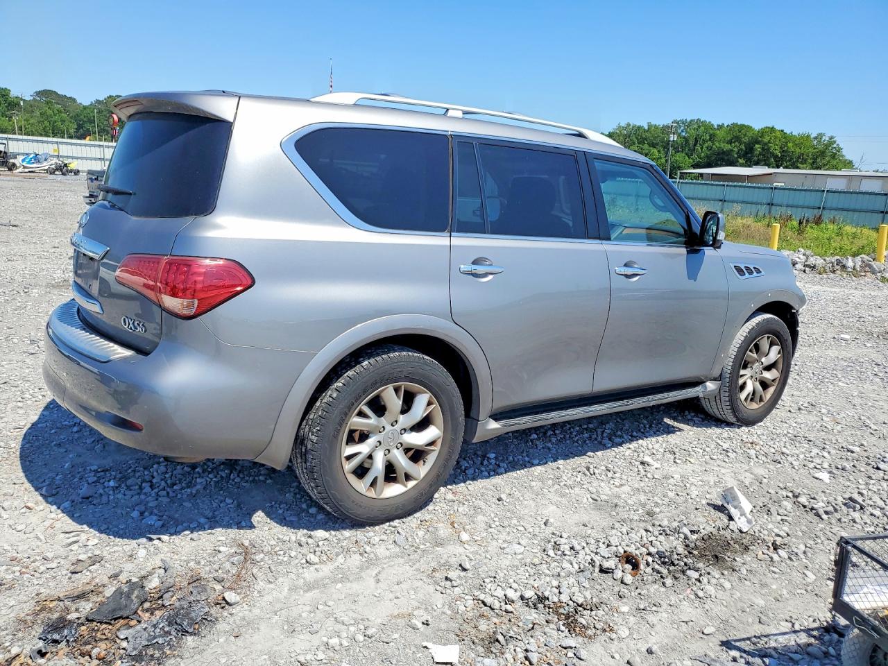 2012 INFINITI QX56 BASE photo 3