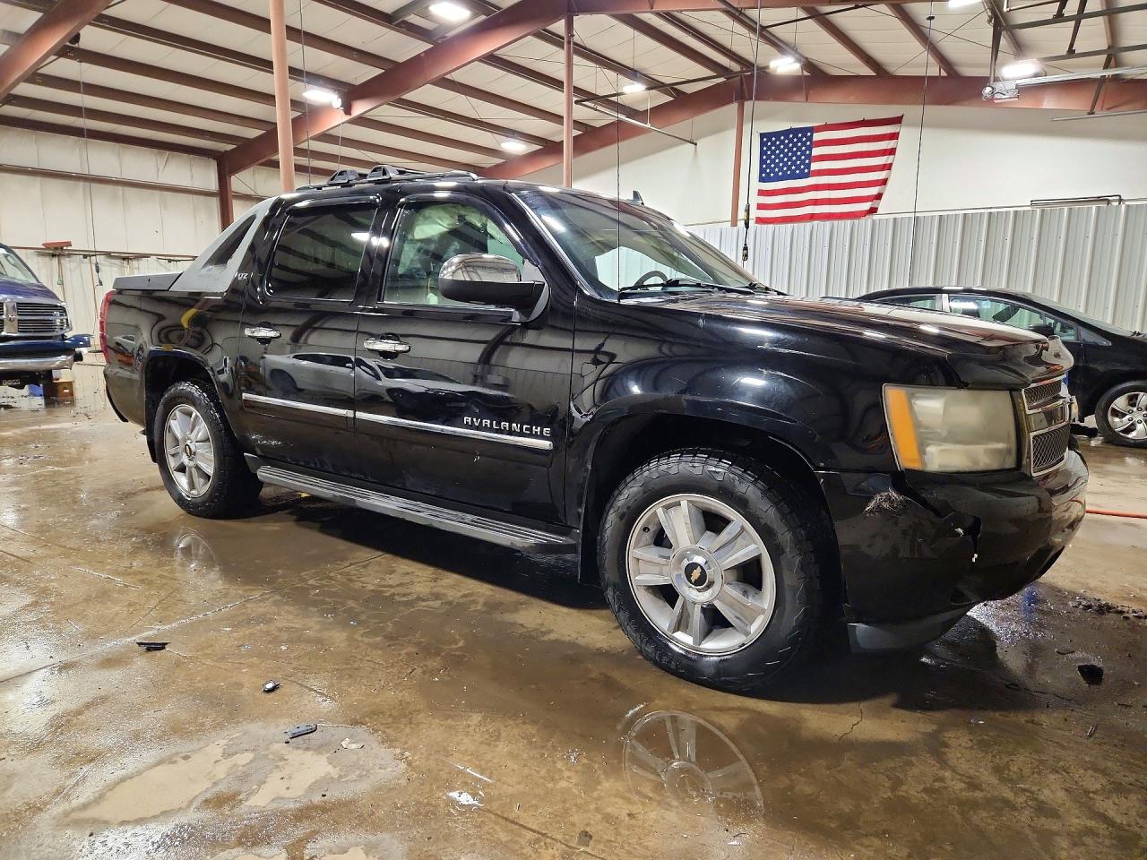 2010 CHEVROLET AVALANCHE LTZ photo 7