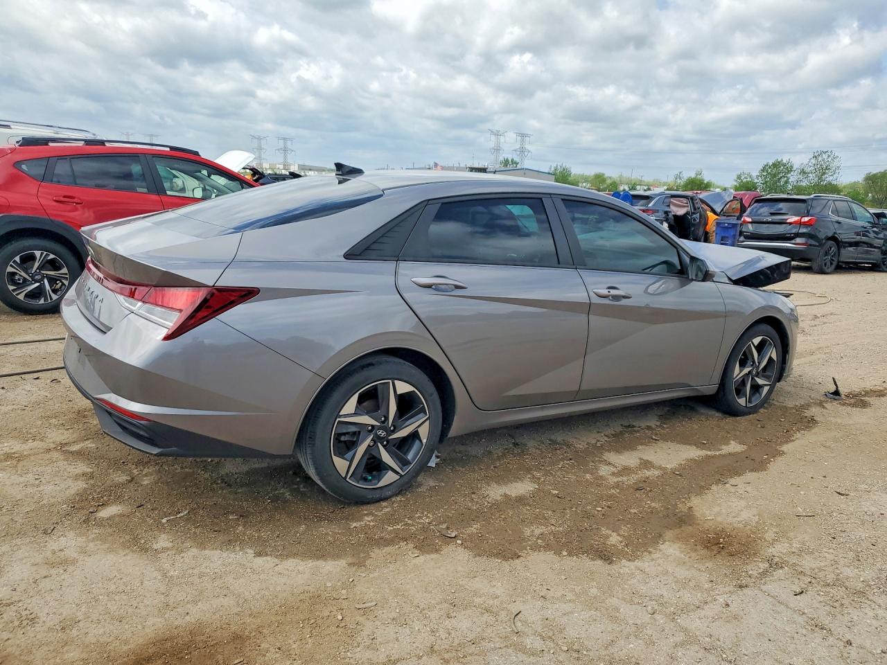 2023 HYUNDAI ELANTRA SEL photo 3