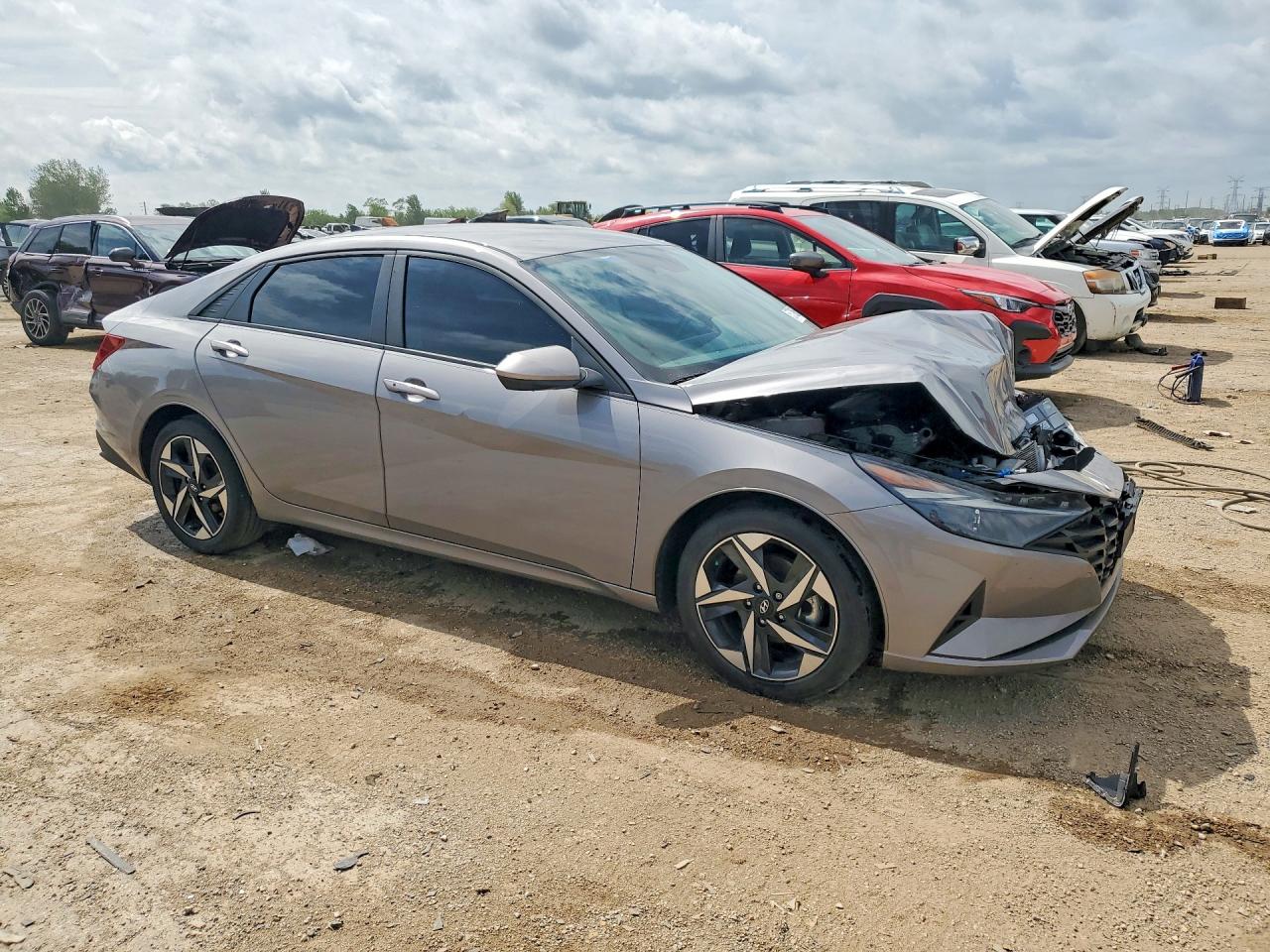 2023 HYUNDAI ELANTRA SEL photo 4