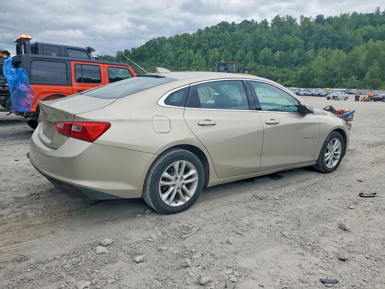 2016 CHEVROLET MALIBU LT photo 3