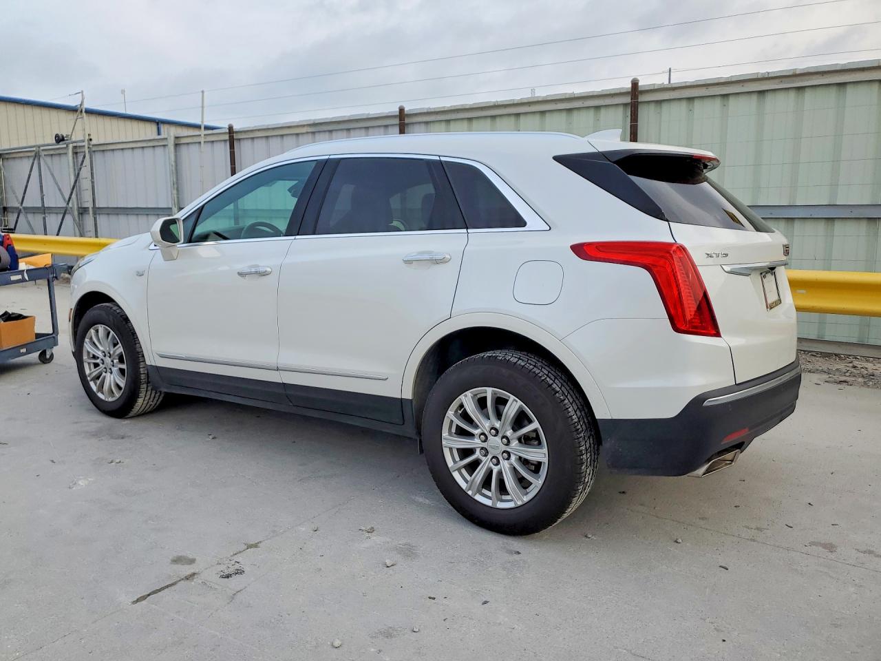 2018 CADILLAC XT5 photo 3