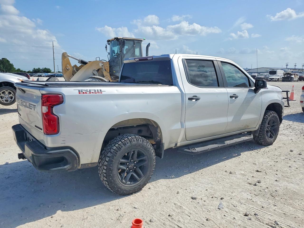 2021 CHEVROLET SILVERADO K1500 TRAIL BOSS CUSTOM photo 3