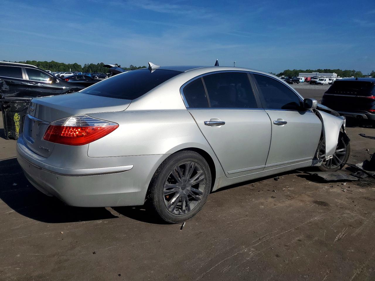 2011 HYUNDAI GENESIS 3.8L photo 7
