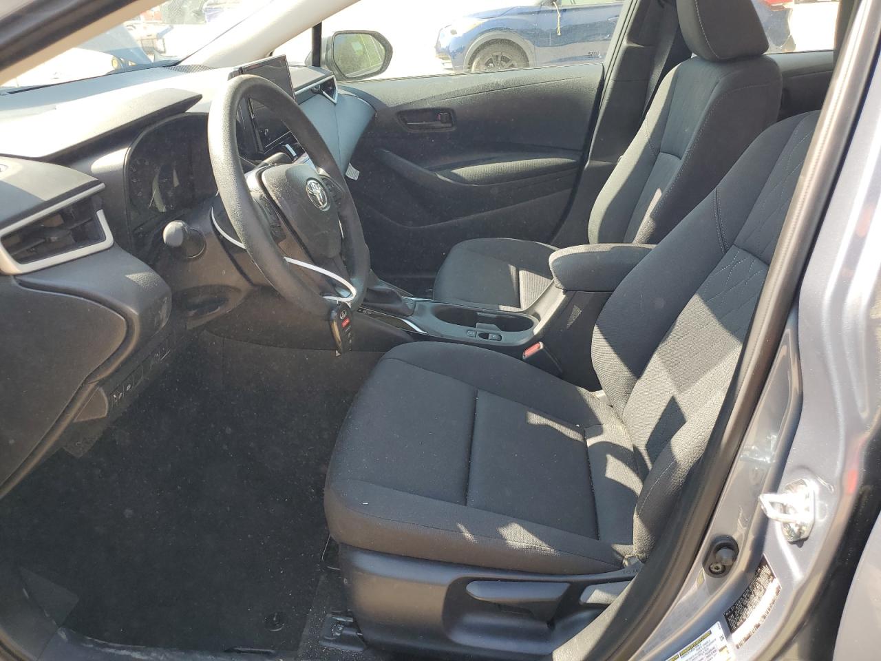 2025 TOYOTA COROLLA LE photo 13