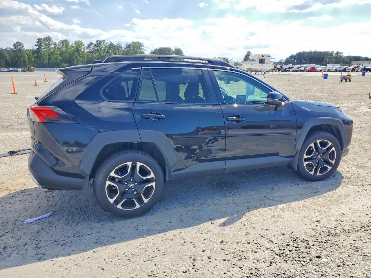 2019 TOYOTA RAV4 ADVENTURE photo 7