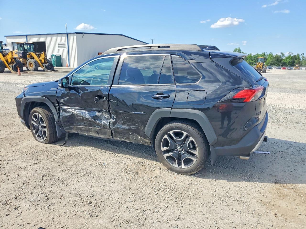 2019 TOYOTA RAV4 ADVENTURE photo 4