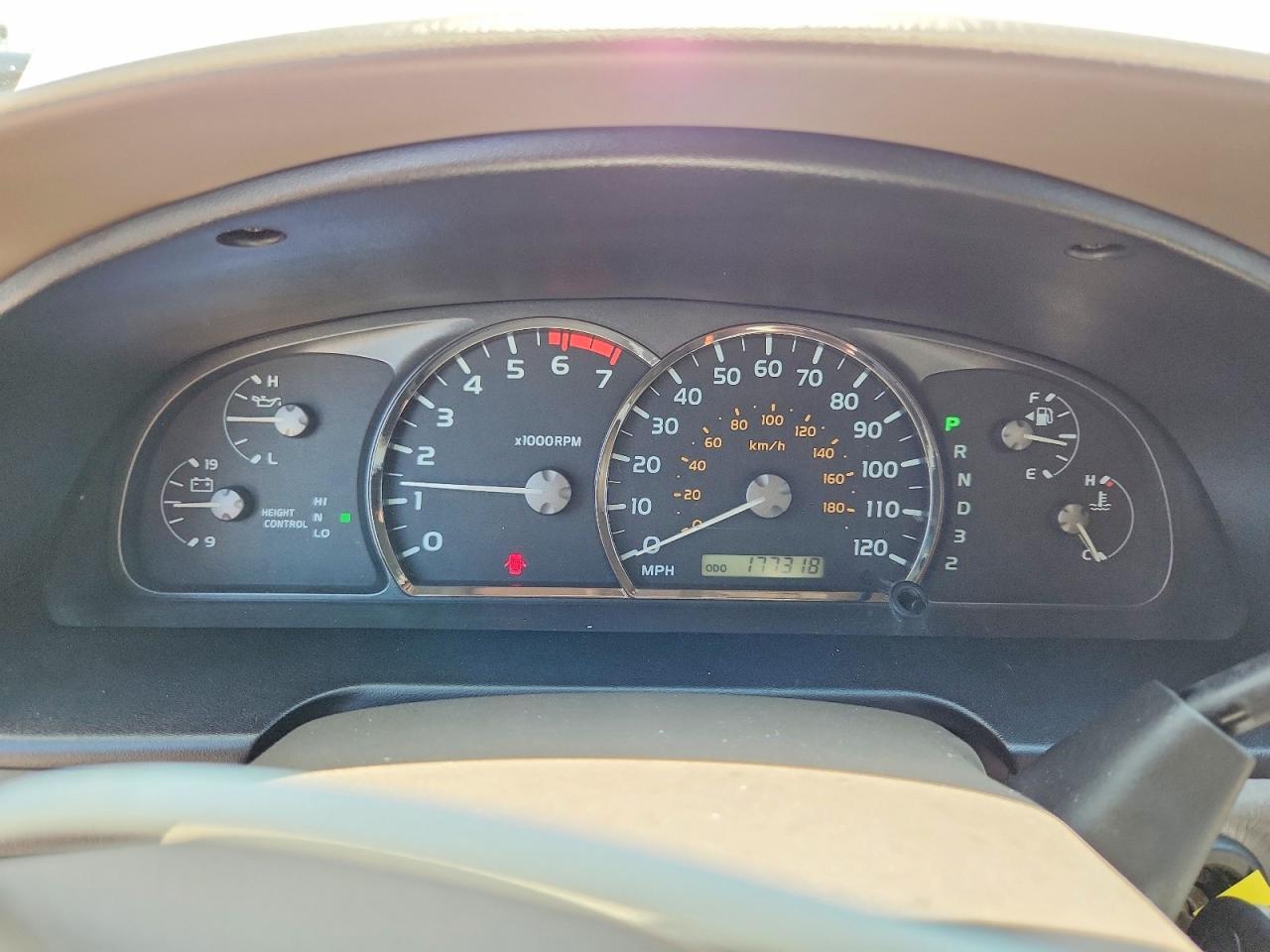 2005 TOYOTA SEQUOIA SR5 photo 9