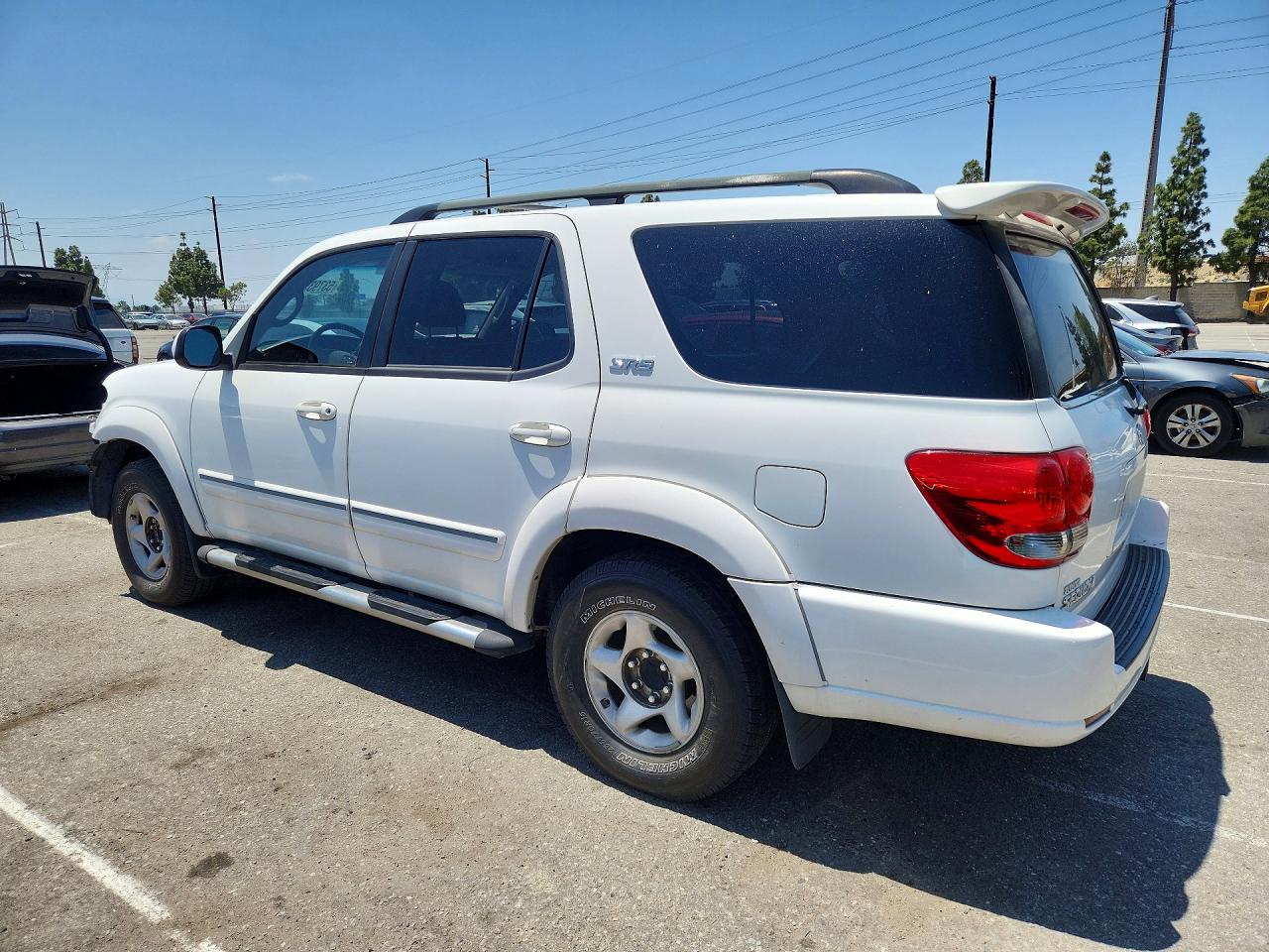 2005 TOYOTA SEQUOIA SR5 photo 2