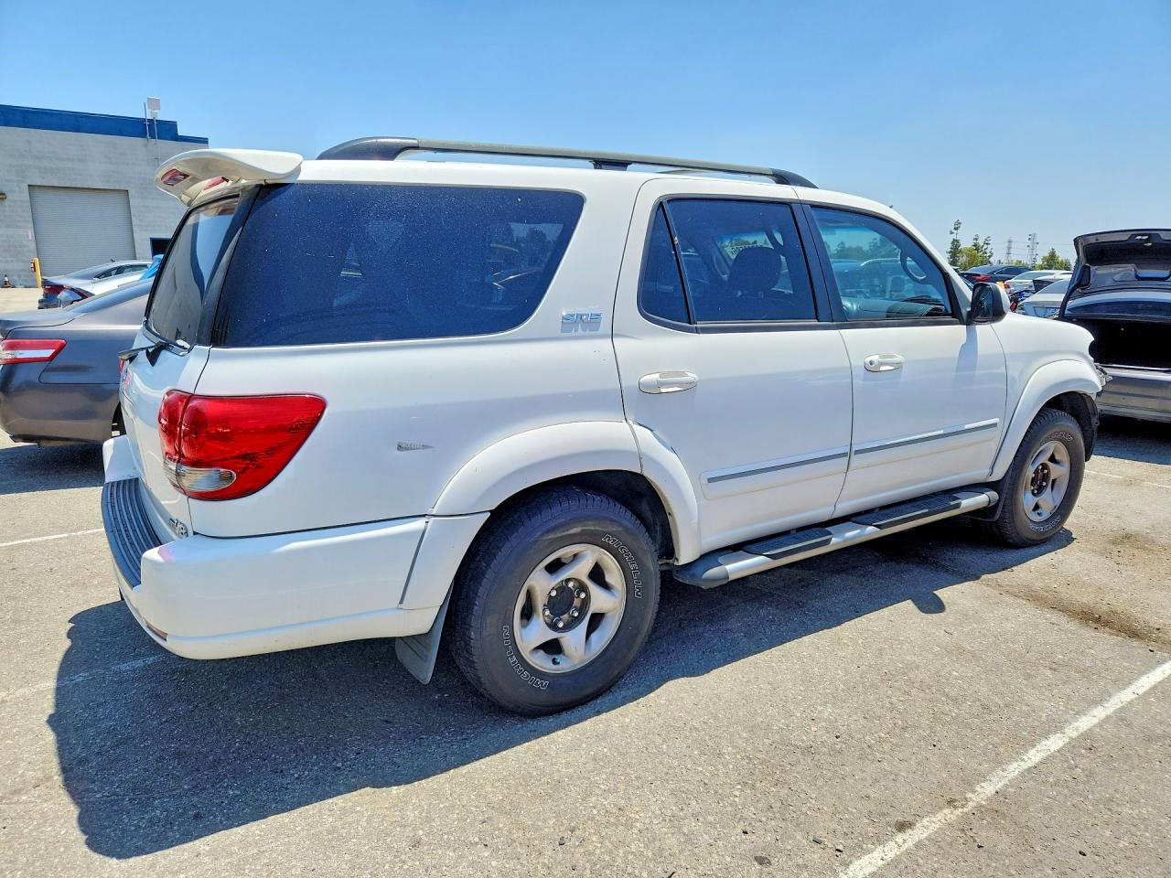2005 TOYOTA SEQUOIA SR5 photo 3