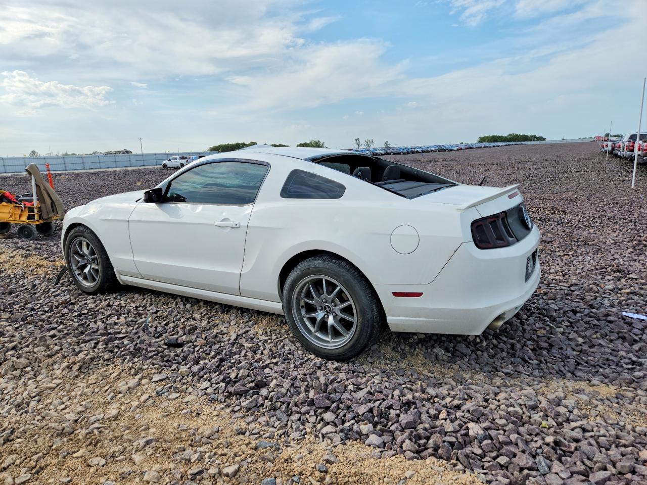 2013 FORD MUSTANG photo 4