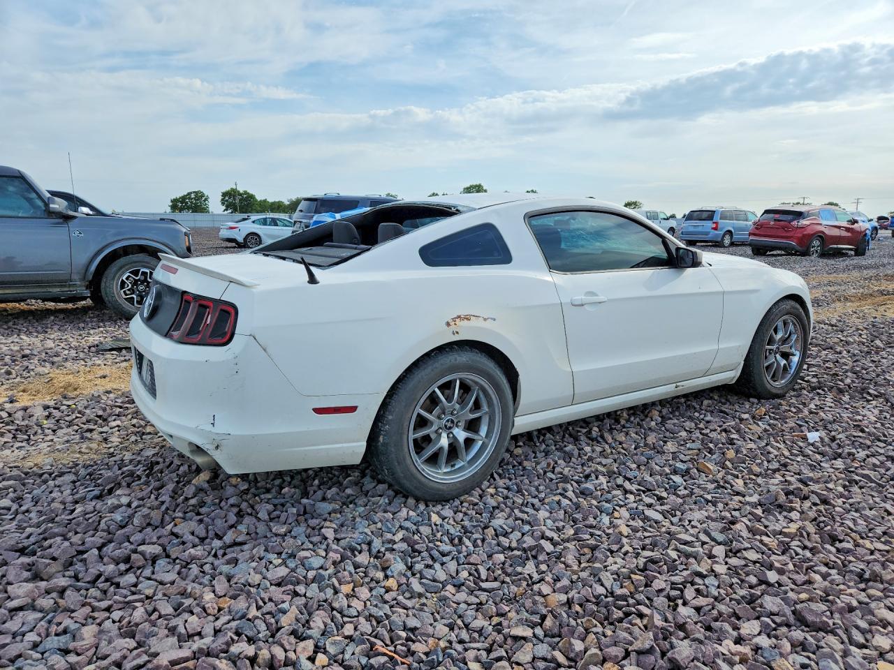 2013 FORD MUSTANG photo 7