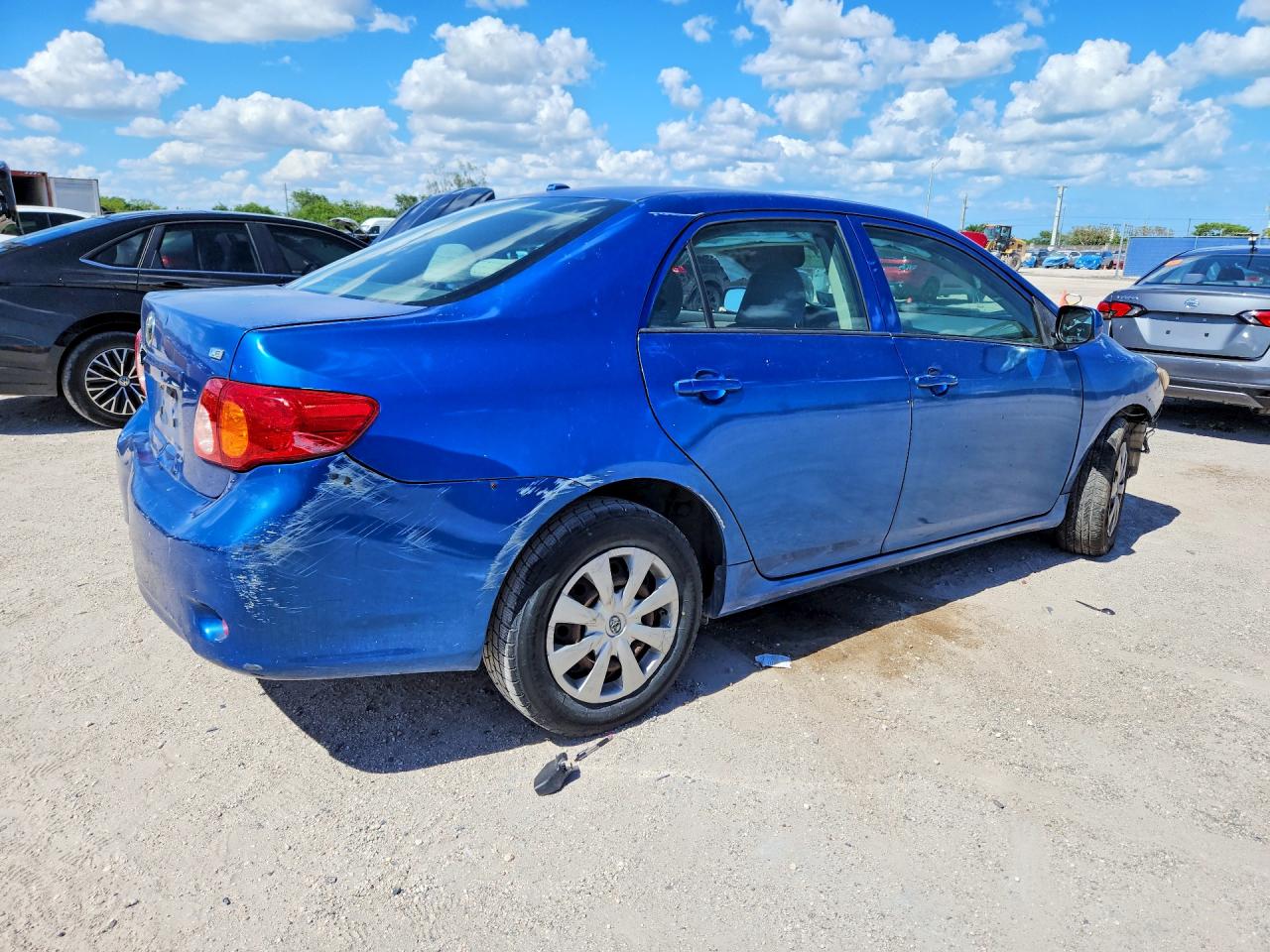 2010 TOYOTA COROLLA LE photo 5