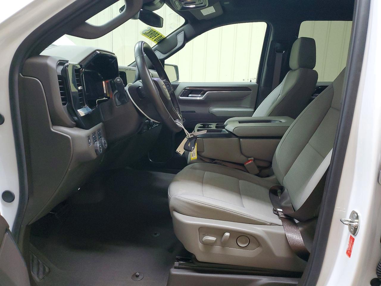 2024 CHEVROLET SILVERADO K1500 LT photo 13