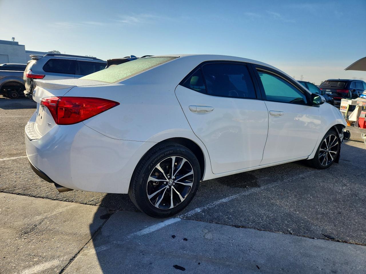 2018 TOYOTA COROLLA SE photo 5