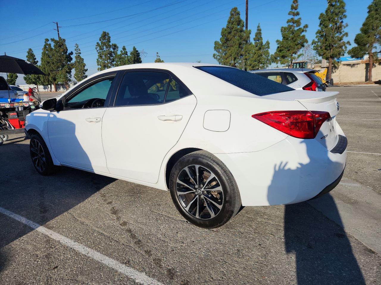 2018 TOYOTA COROLLA SE photo 3