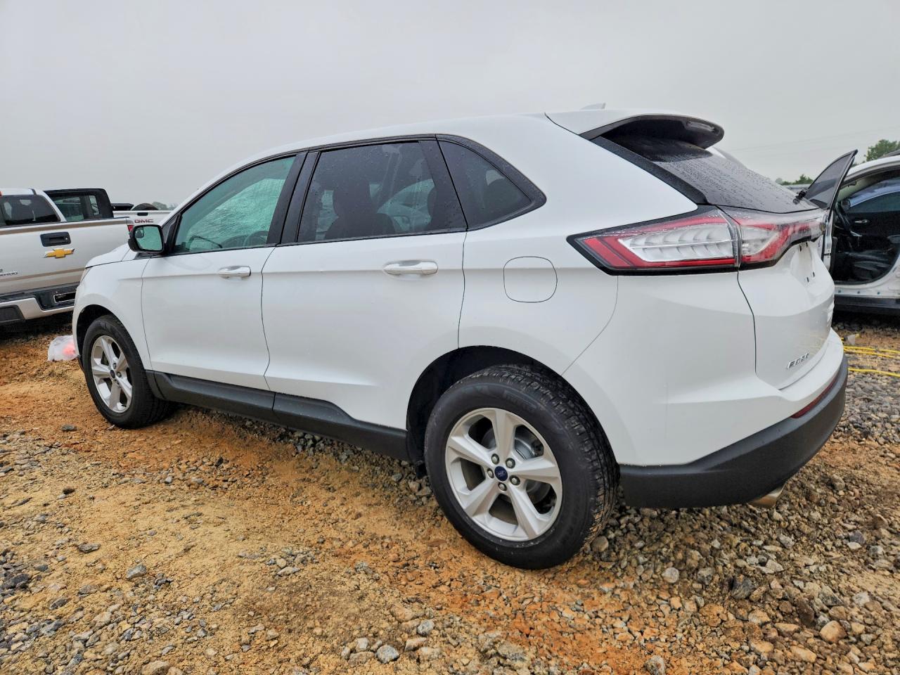 2017 FORD EDGE SE photo 2
