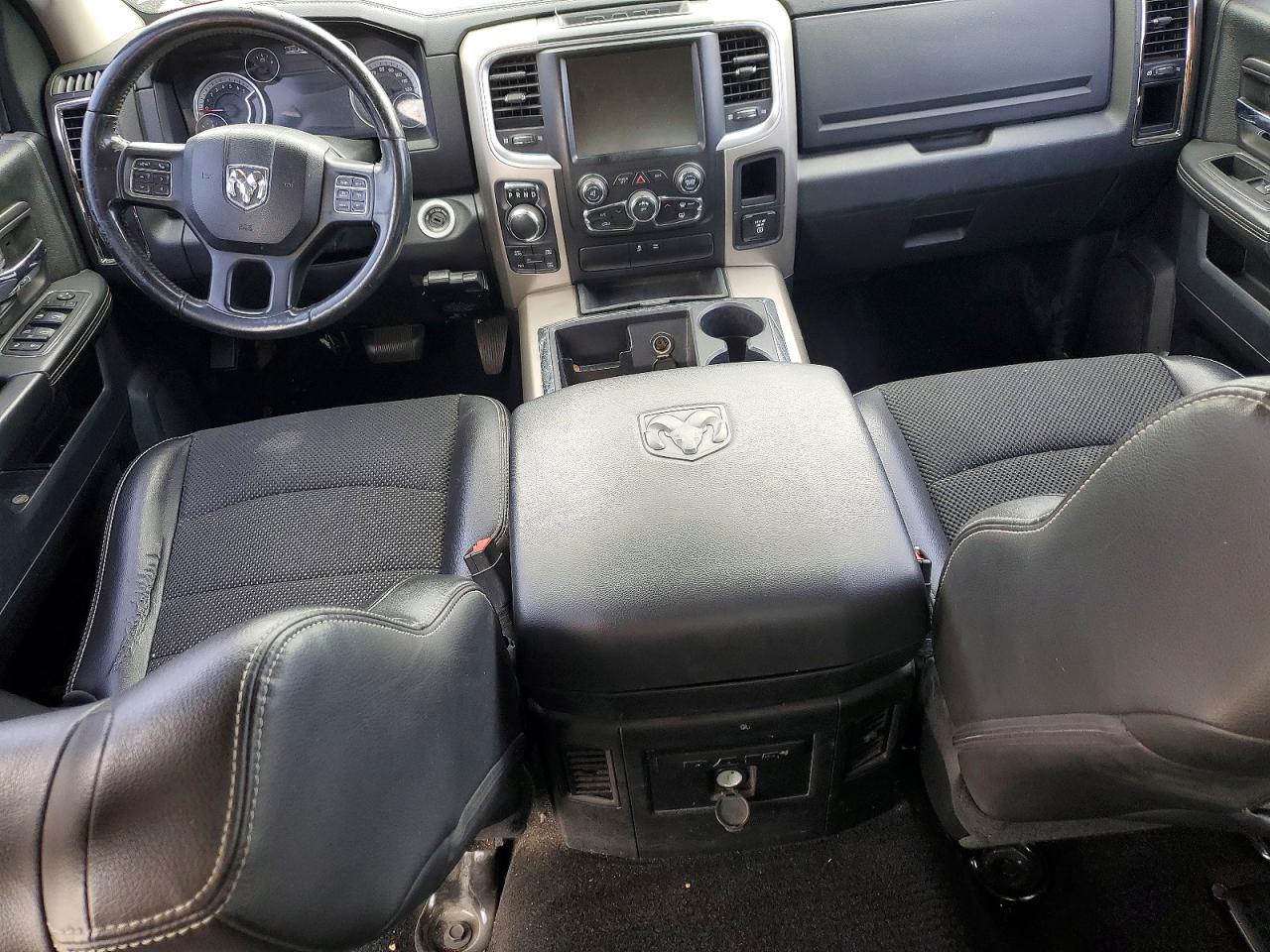 2013 RAM 1500 SLT photo 22