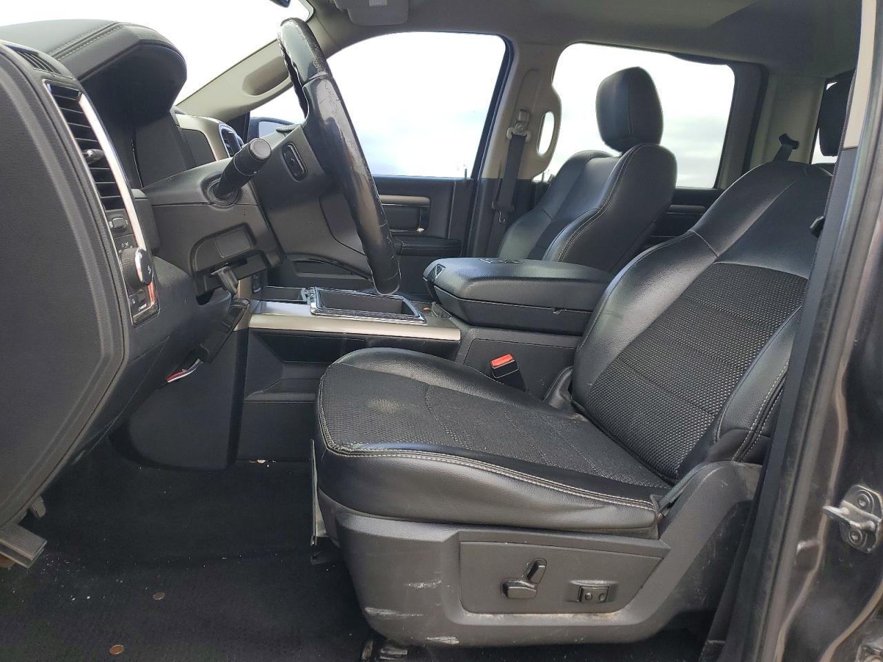 2013 RAM 1500 SLT photo 19