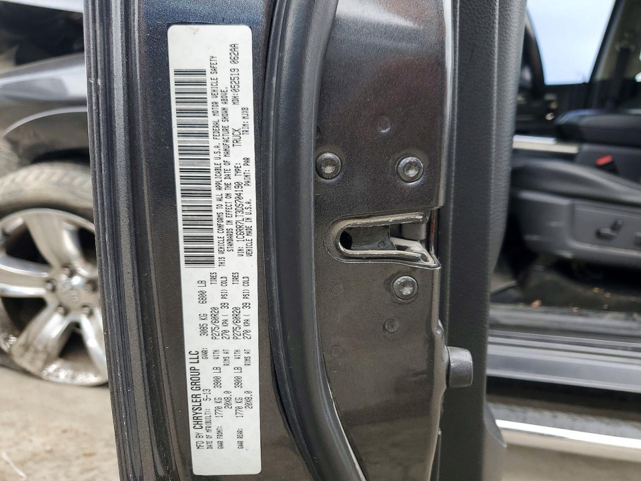 2013 RAM 1500 SLT photo 34