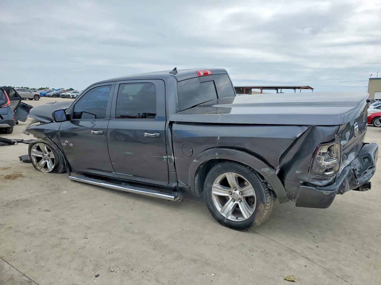 2013 RAM 1500 SLT photo 4