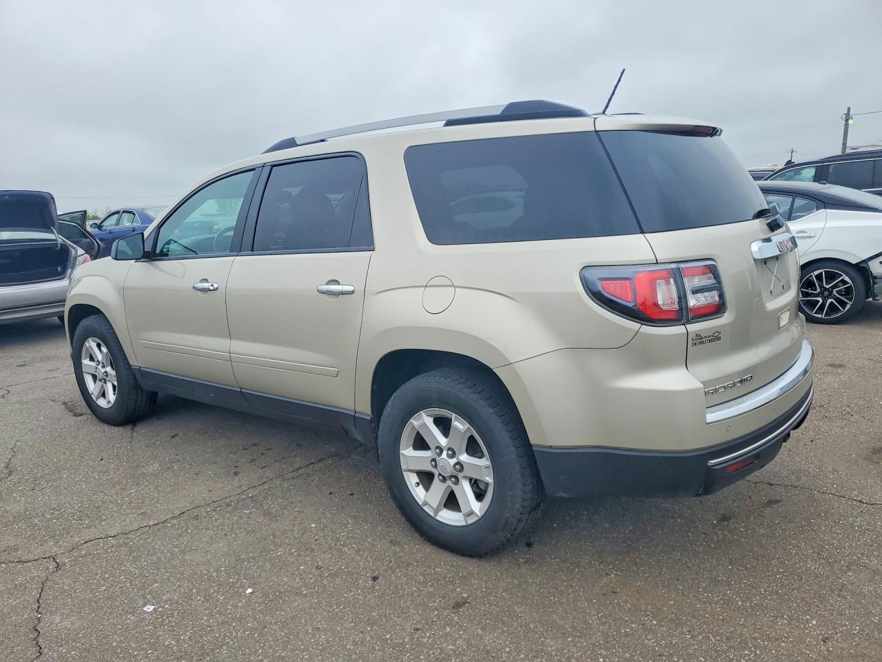 2015 GMC ACADIA SLE photo 3