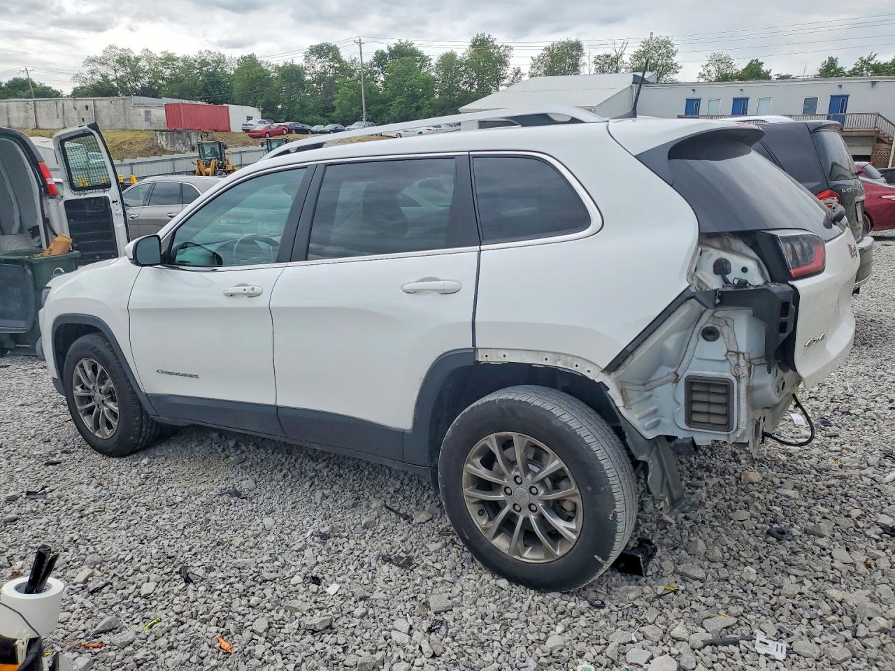 2021 JEEP CHEROKEE LATITUDE LUX photo 4