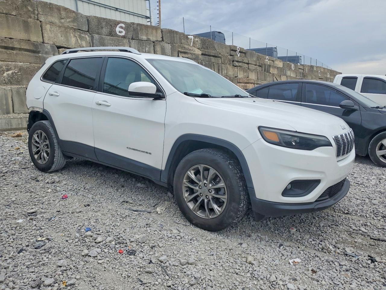 2021 JEEP CHEROKEE LATITUDE LUX photo 10