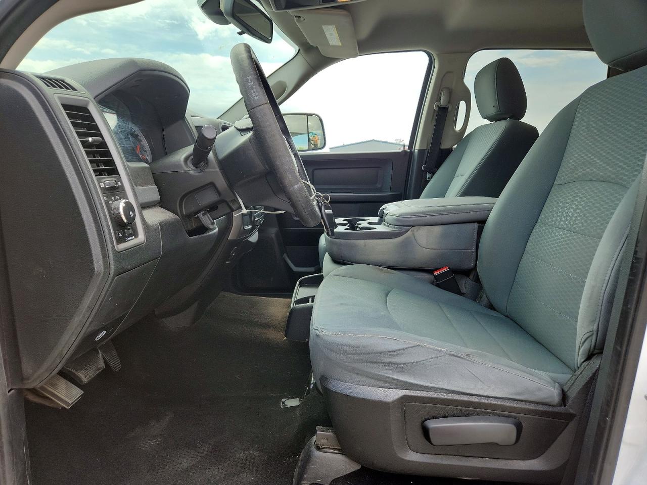 2014 RAM 1500 ST photo 19