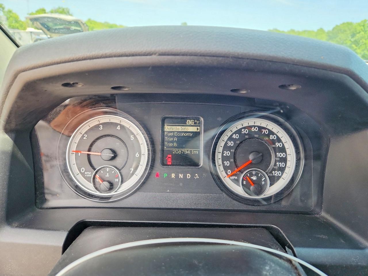 2014 RAM 1500 ST photo 25