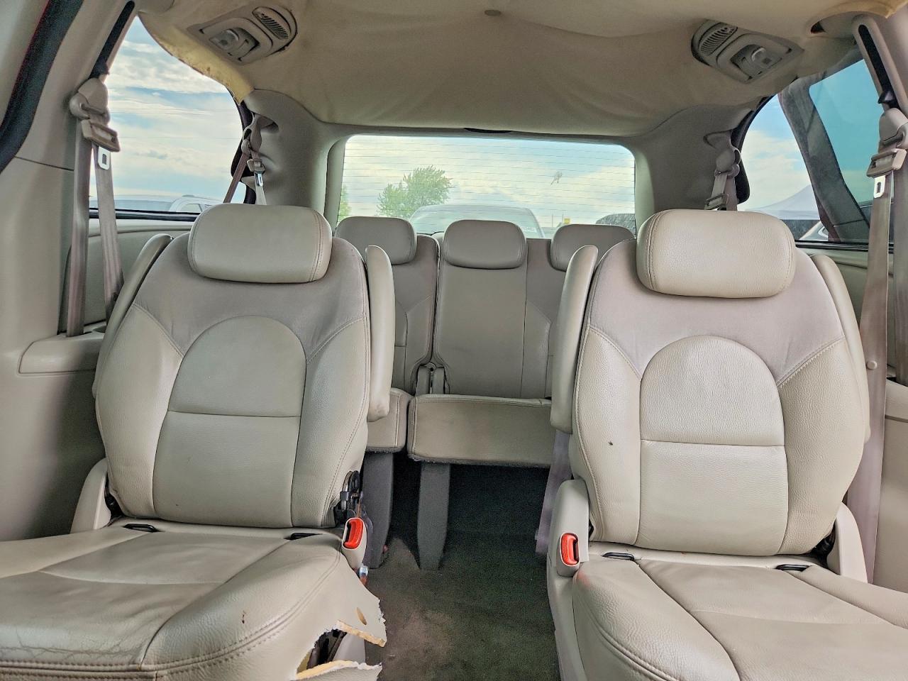 2005 CHRYSLER TOWN & COUNTRY LIMITED photo 28