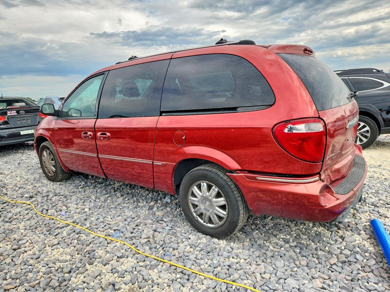 2005 CHRYSLER TOWN & COUNTRY LIMITED photo 4