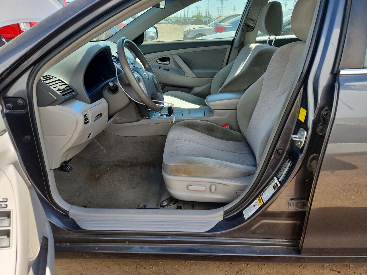 2011 TOYOTA CAMRY LE photo 13