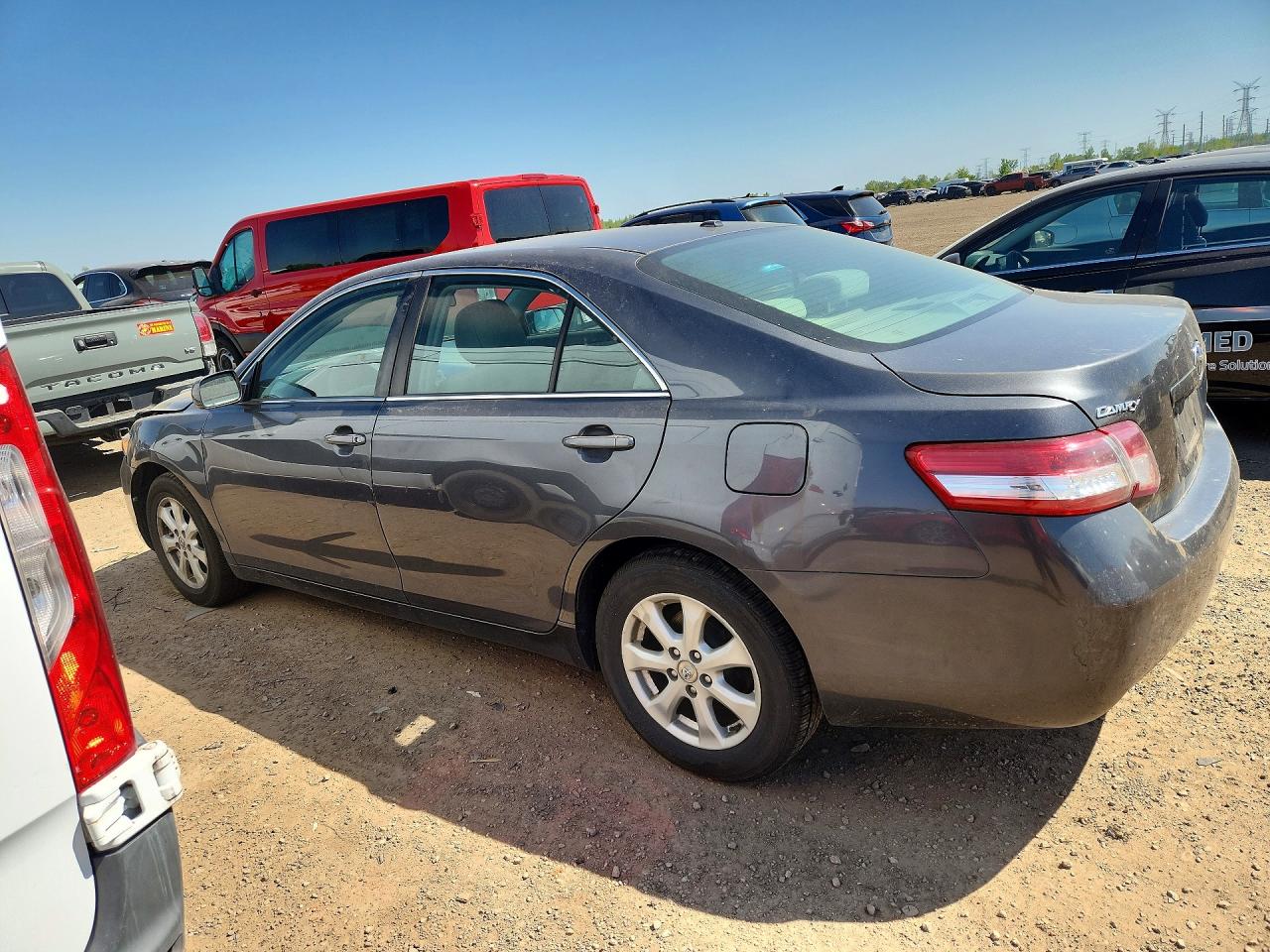 2011 TOYOTA CAMRY LE photo 3