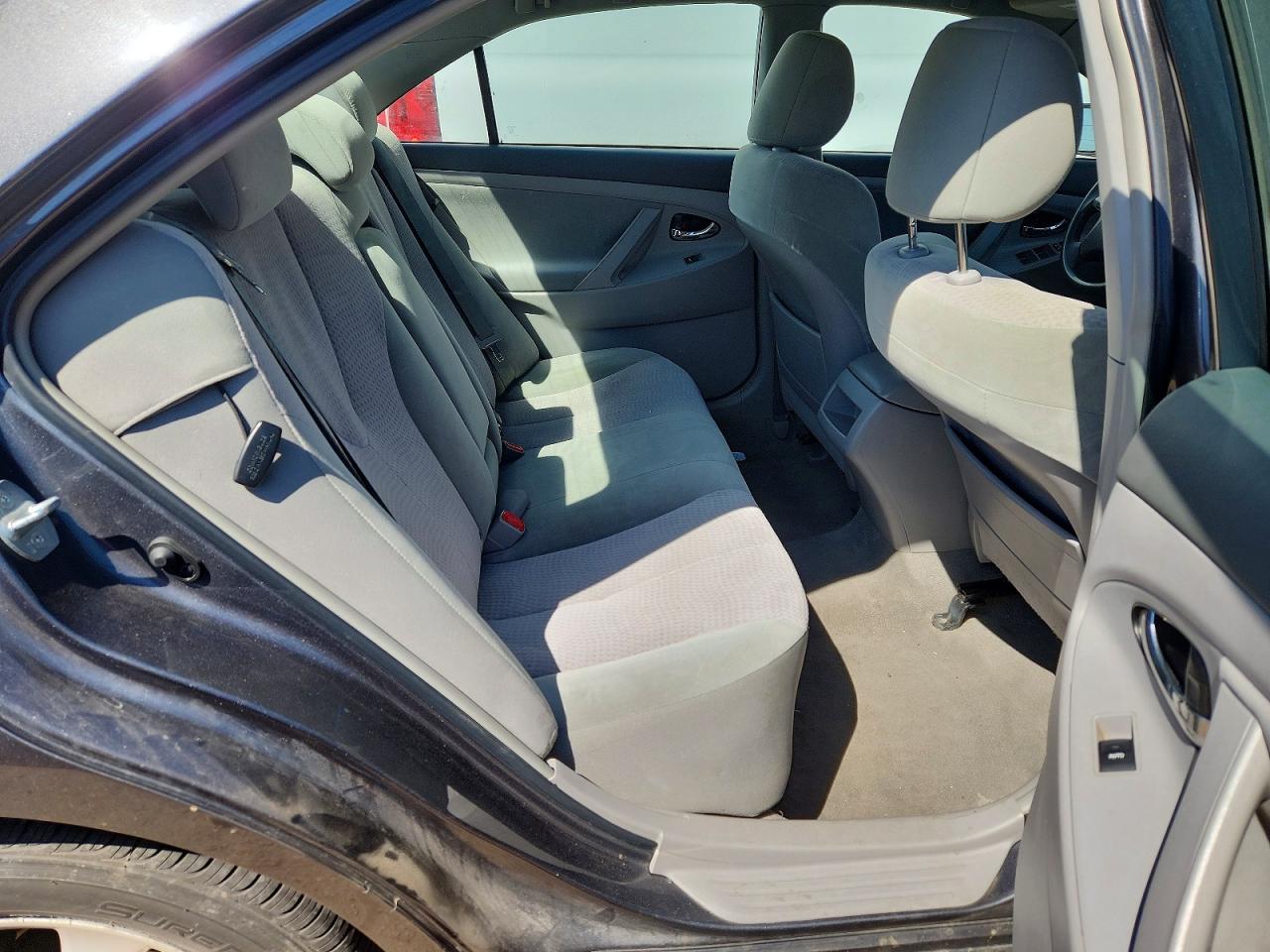 2011 TOYOTA CAMRY LE photo 19
