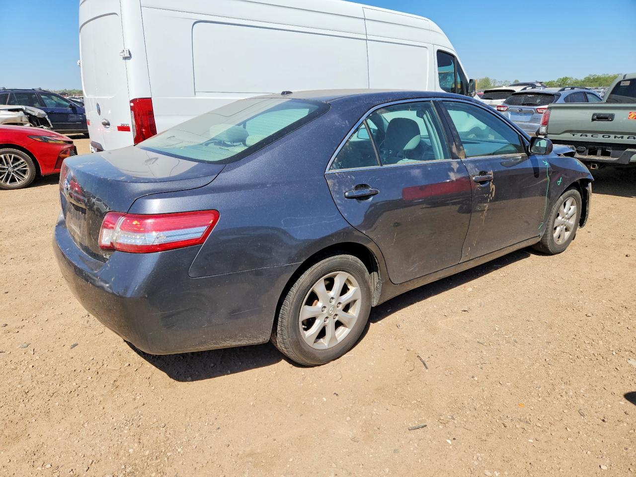 2011 TOYOTA CAMRY LE photo 5