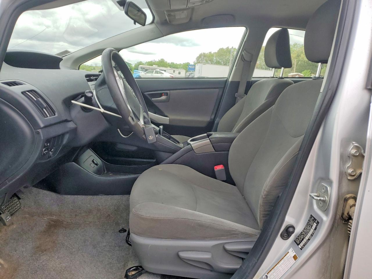 2013 TOYOTA PRIUS TWO photo 13