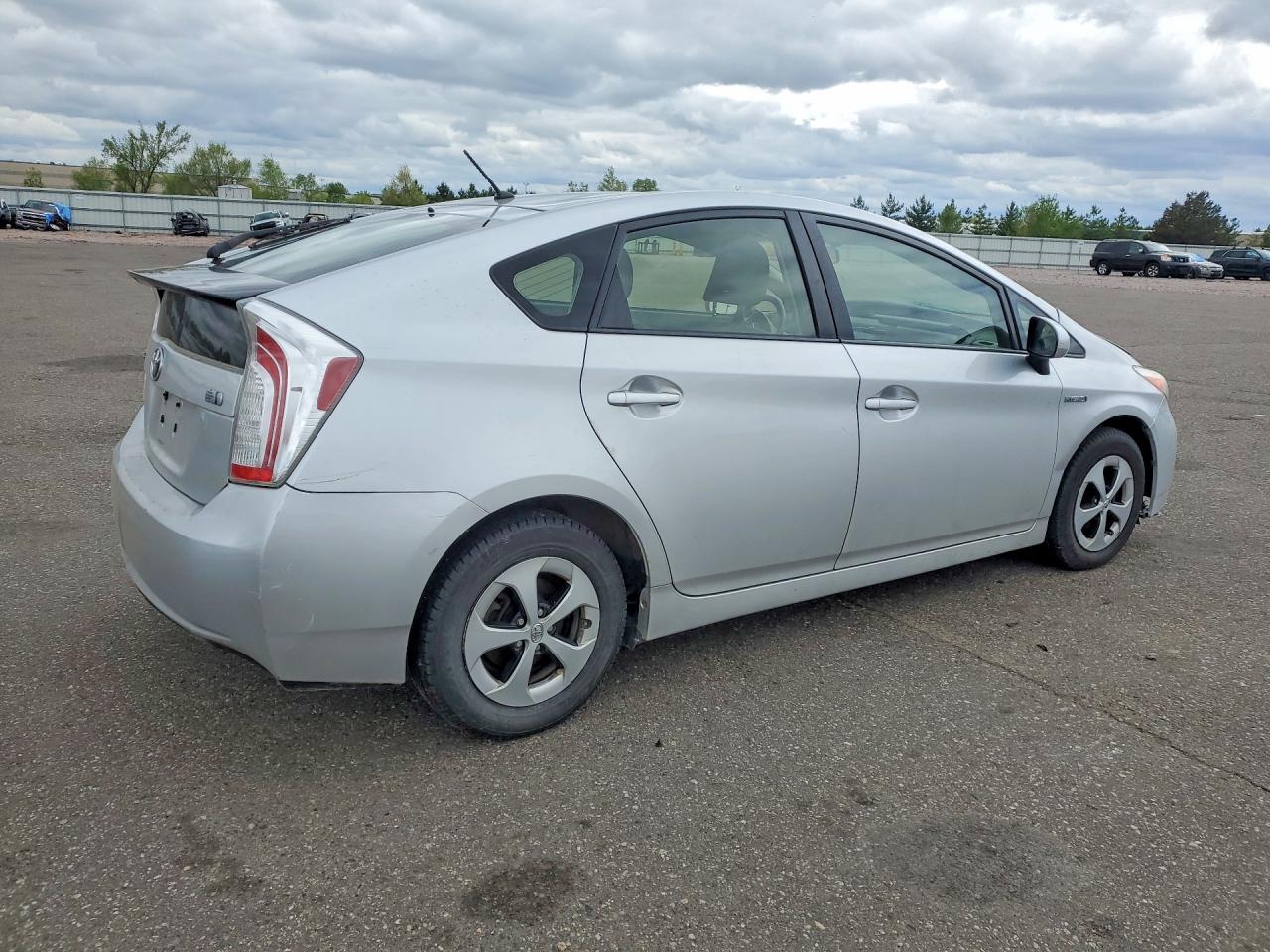 2013 TOYOTA PRIUS TWO photo 5