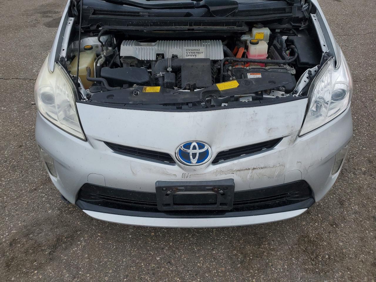 2013 TOYOTA PRIUS TWO photo 21