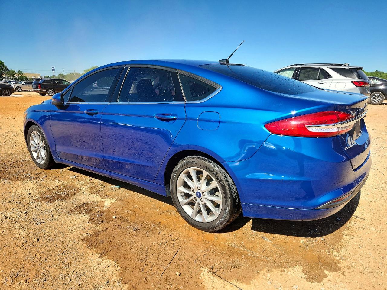 2017 FORD FUSION SE photo 2