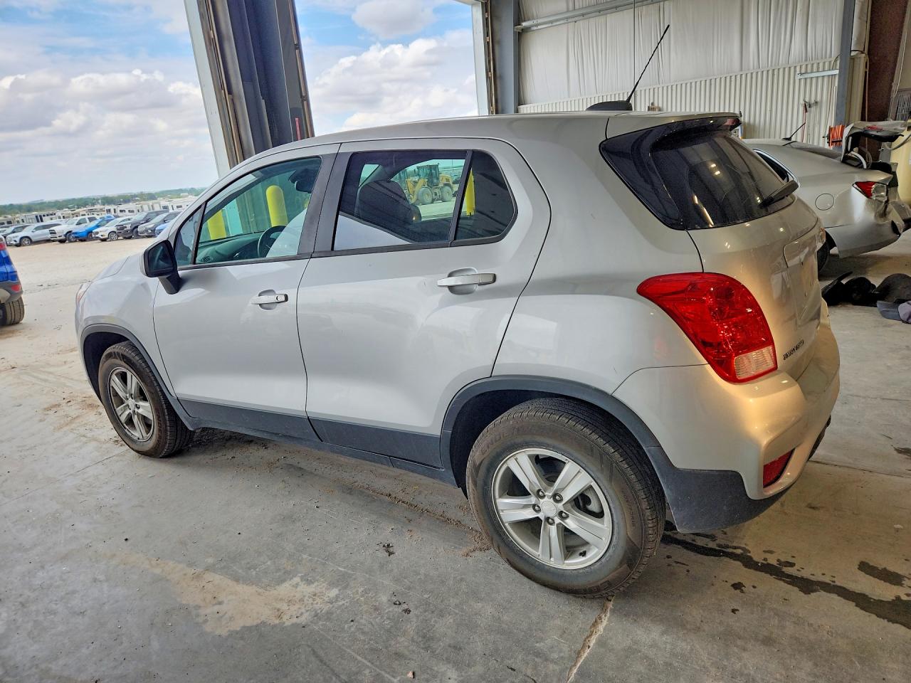 2020 CHEVROLET TRAX LS photo 4