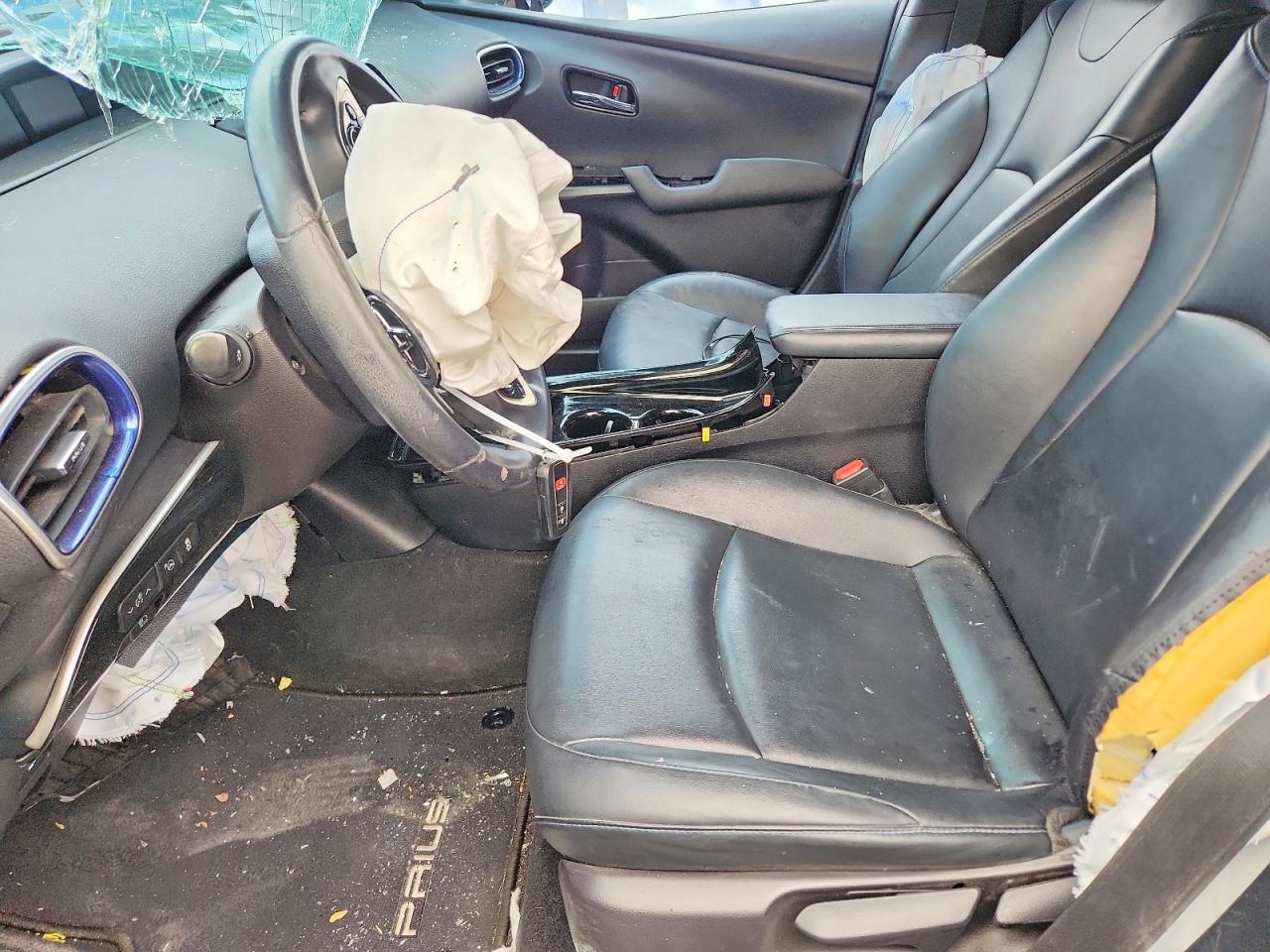 2018 TOYOTA PRIUS THREE TOURING photo 13