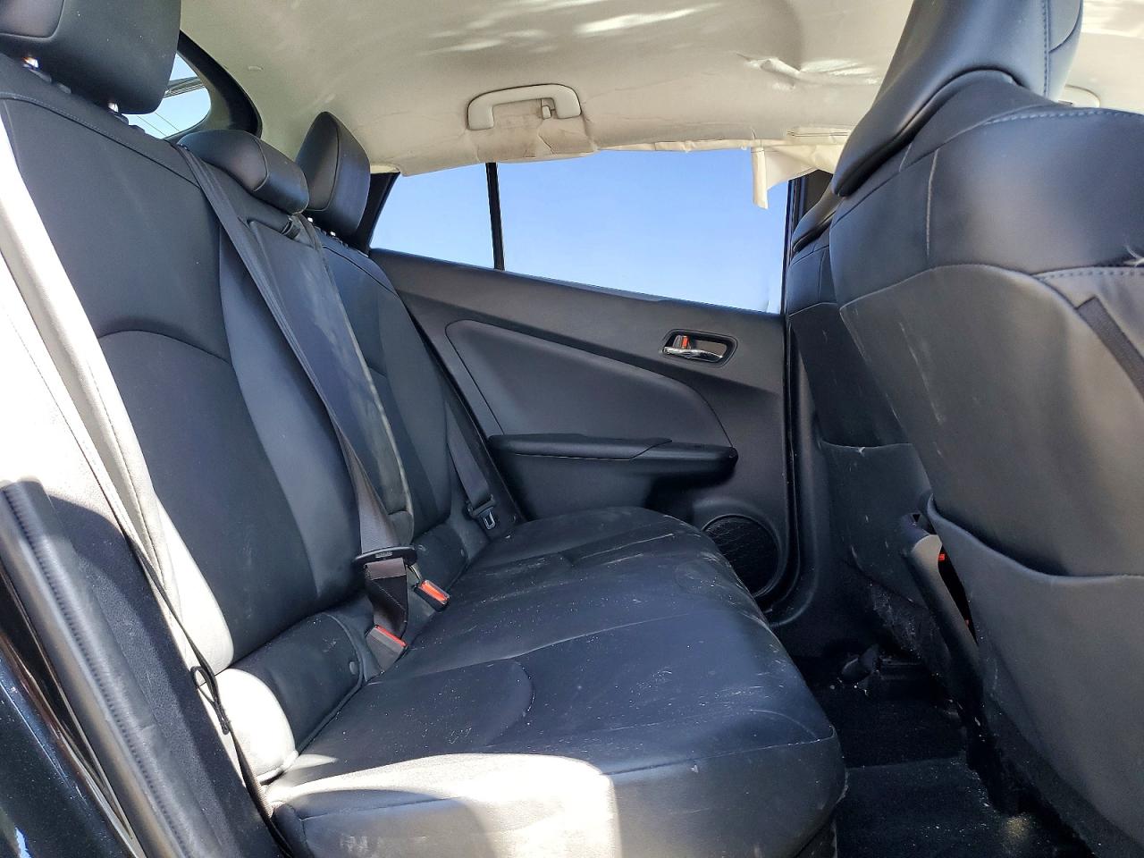 2018 TOYOTA PRIUS THREE TOURING photo 19