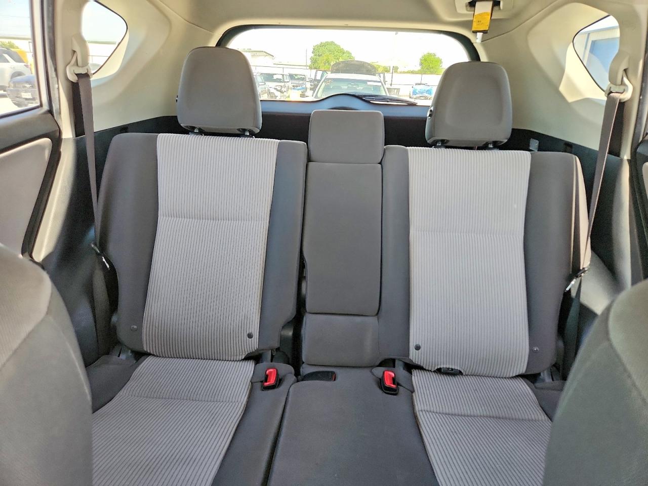 2015 TOYOTA RAV4 LE photo 19