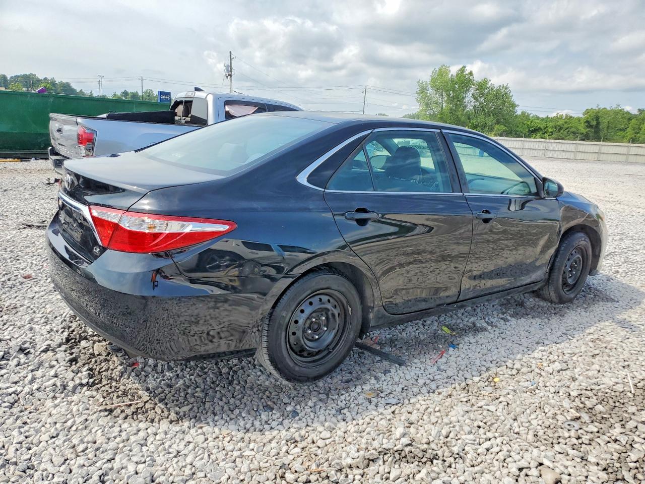 2017 TOYOTA CAMRY LE photo 5