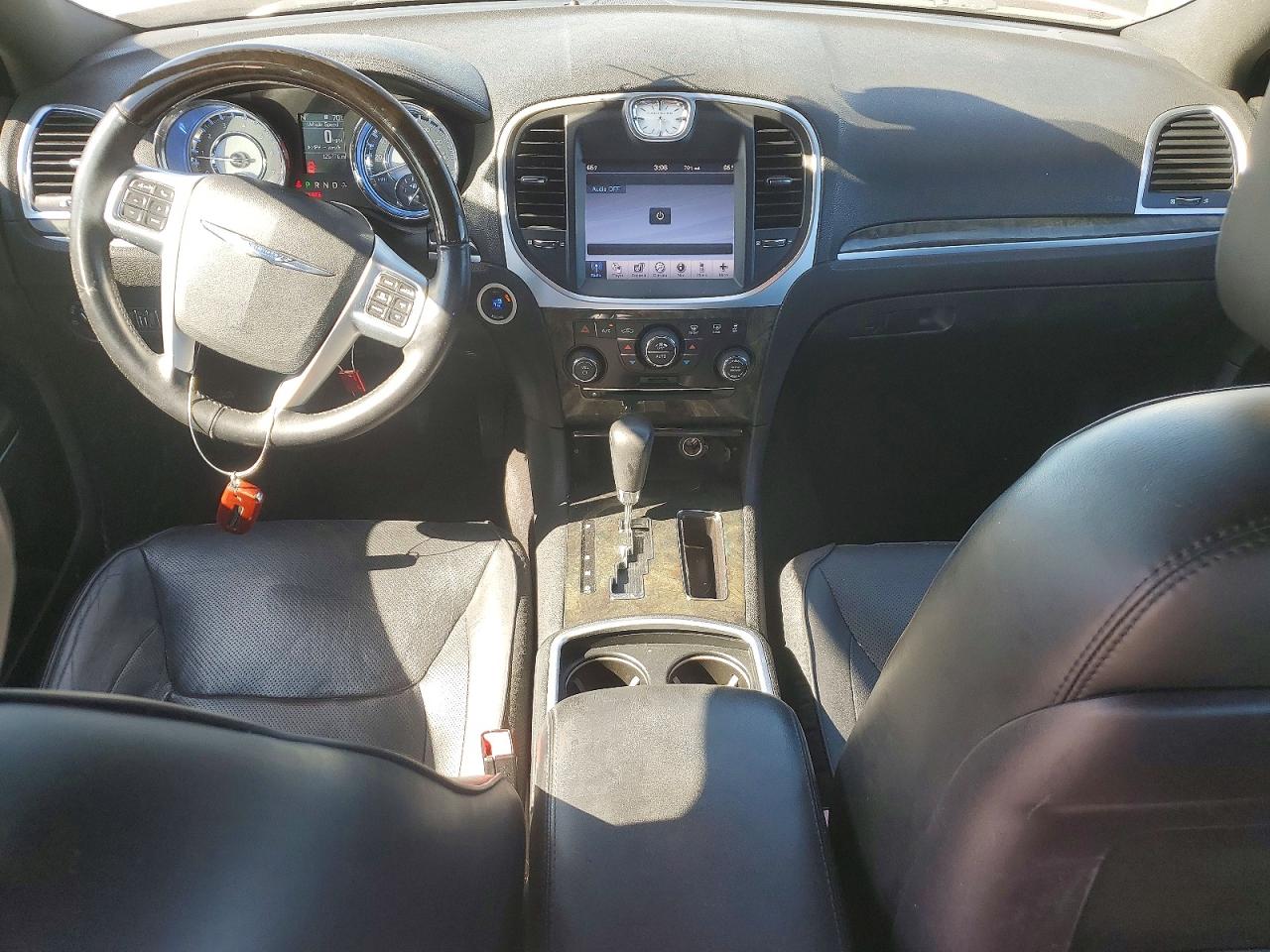 2011 CHRYSLER 300C photo 8